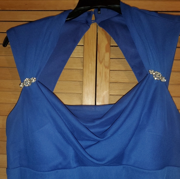 Formal Dress - Picture 3 of 12